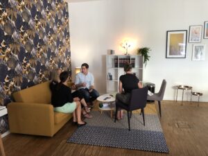 Interner Austausch durch zufällige Begegnungen fördern